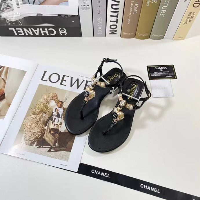 Chanel Shiny Pearl Crystal Cc Heart Thong Sandals Black G39674 X01000 94305 view 4