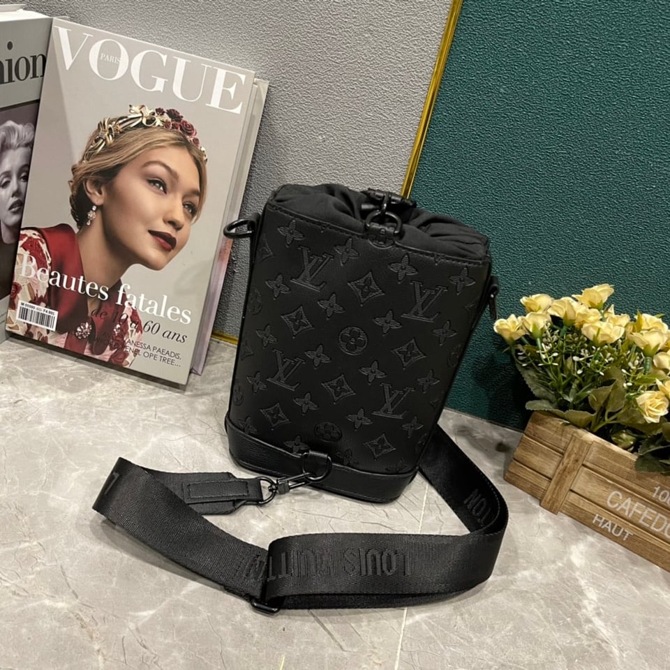 Louis Vuitton Noe Sling Black 21Cm M82248 view 7
