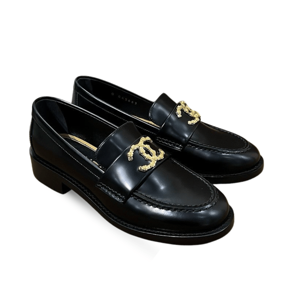 Chanel CC Loafers Black Calfskin with Metal Logo For Women