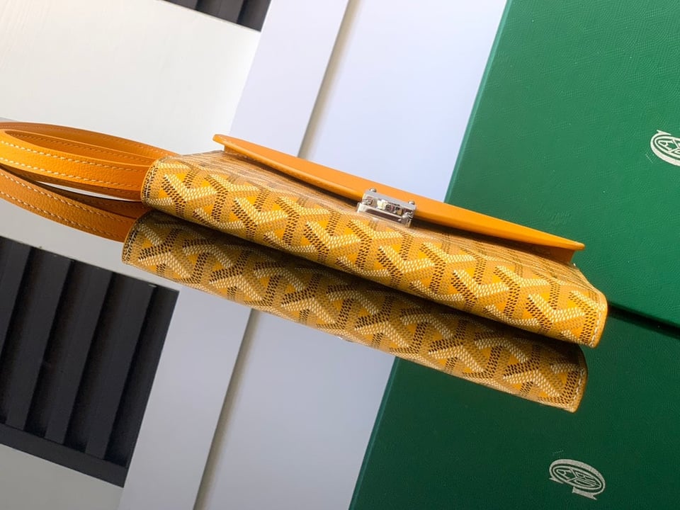Goyard Chypre Wallet-Pouch 21 Cm Yellow Goyardine Canvas And Calfskin 21cm view 8