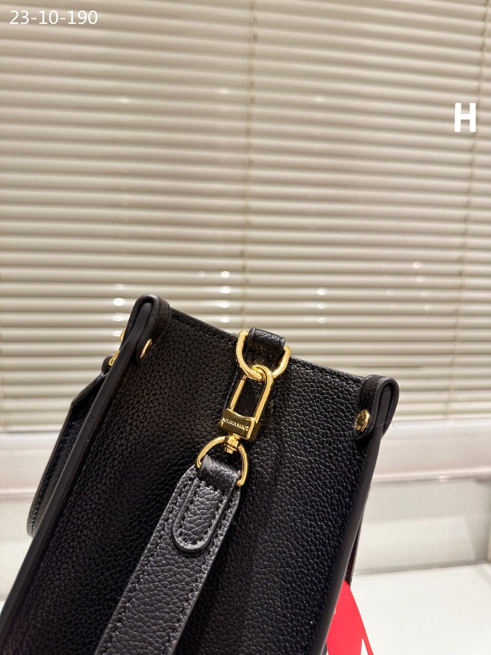 Louis Vuitton Lock Go Bags Black 25Cm M22311 view 4