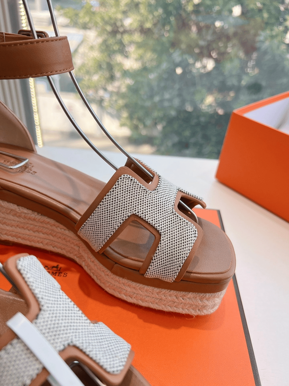Hermès Elda Espadrille in White Fabric and Bronze Brown Calfskin view 6