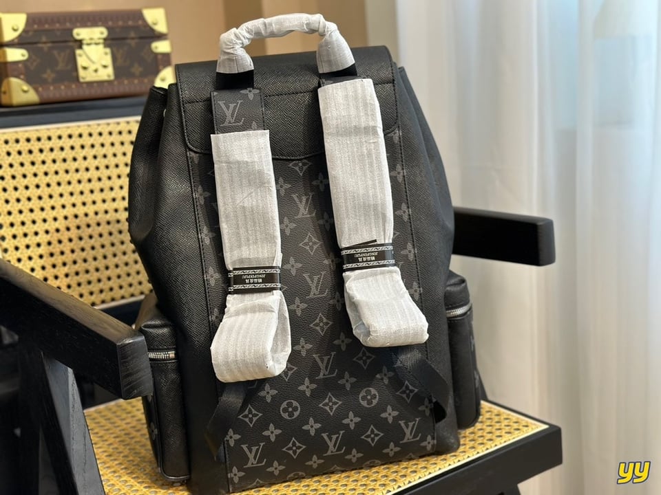 Louis Vuitton Backpack Outdoor Monogram 42cm Black view 5