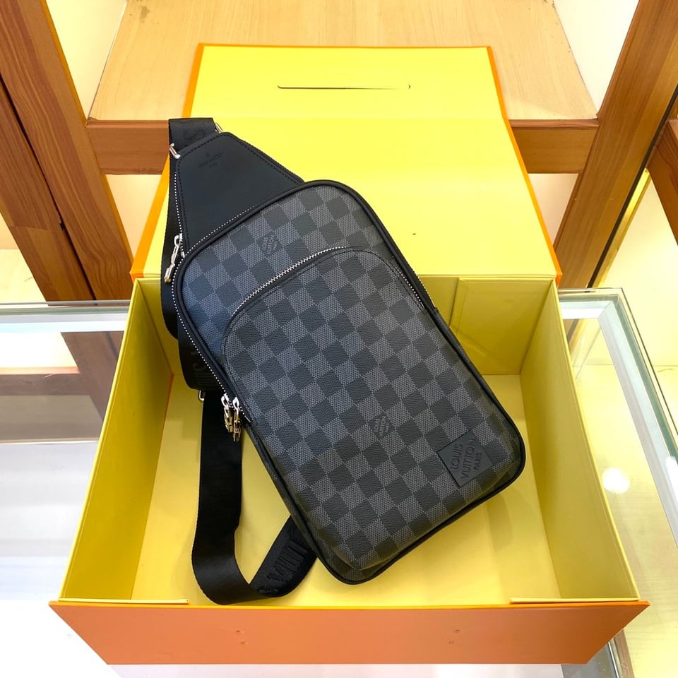 Louis Vuitton Avenue Nm Crossbody Bag Damier Black 31Cm N45302 view 6