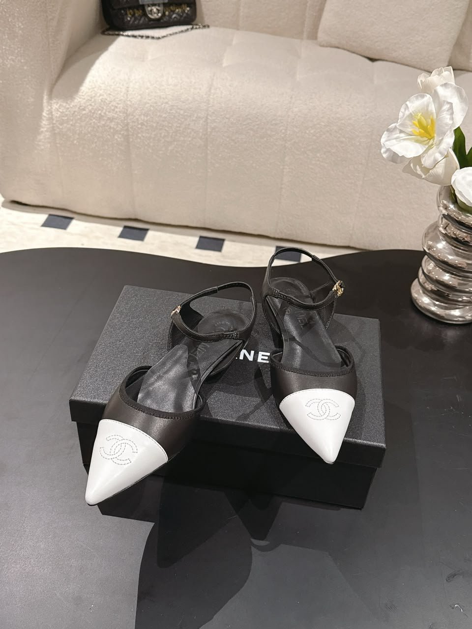Chanel Chanel Pointed-Toe Slingbacks Black &amp; White Lambskin G39828 view 4