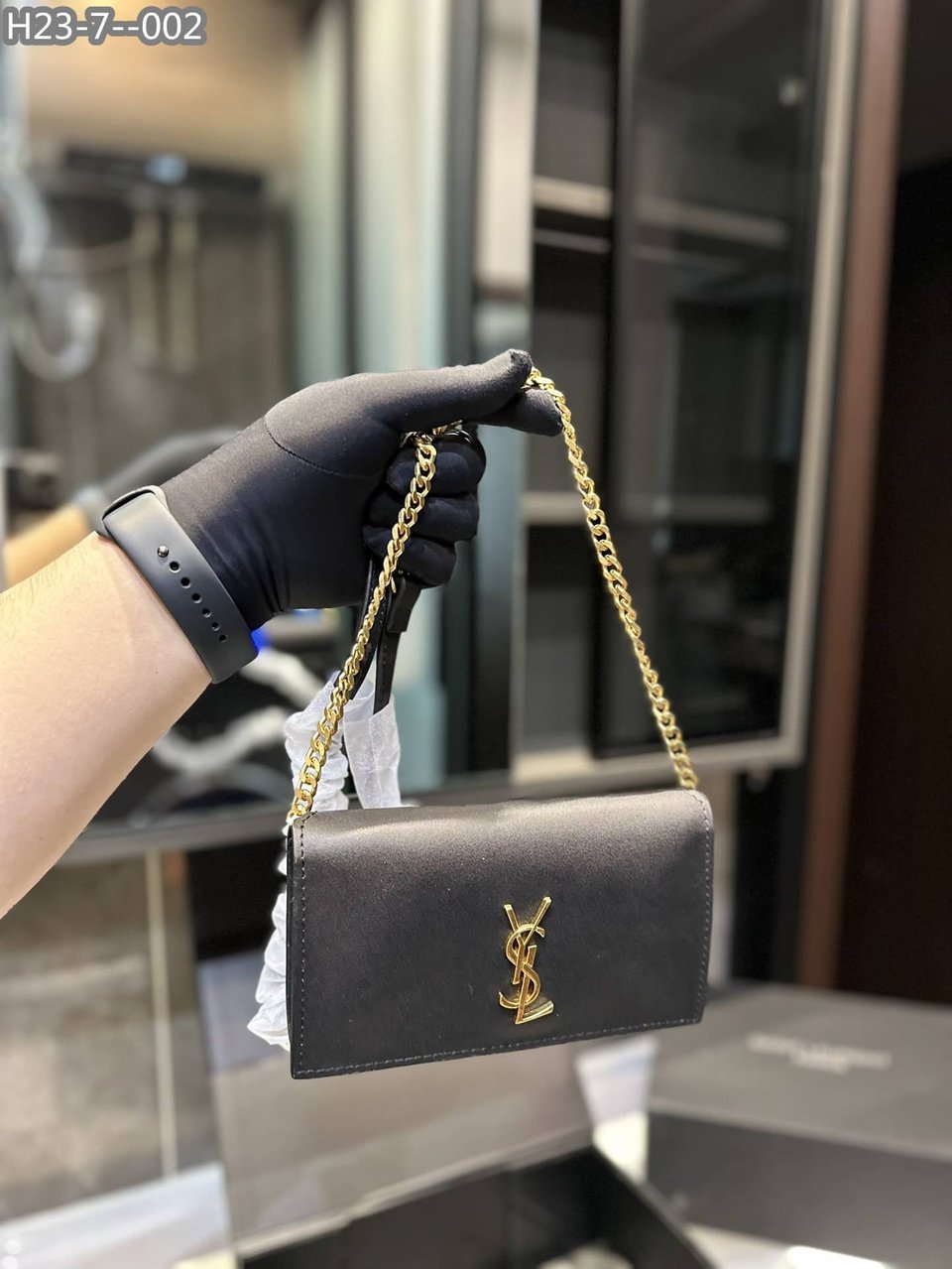 Saint Laurent Uptown Ysl Plaque Grained Leather 18Cm view 11