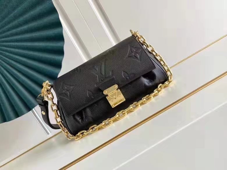 Louis Vuitton Favorite 24Cm Black Noir view 5