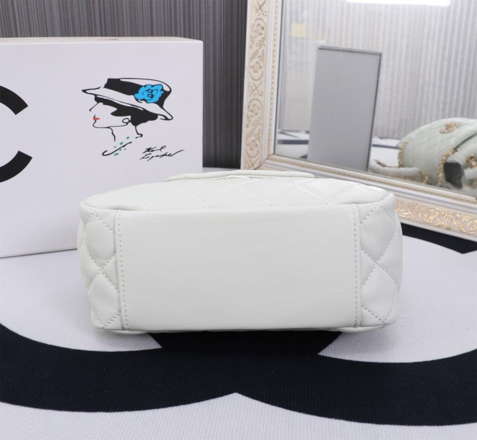 Chanel Mix Accordion Cc Flap Bag Quilted Glazed Calfskin White 23Cm/9in view 8