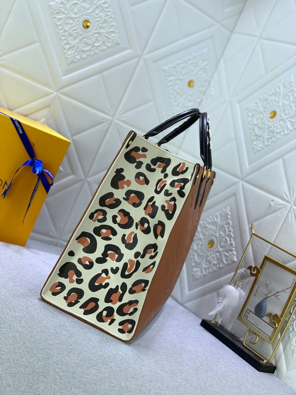 Louis Vuitton LV Crafty Onthego Gm Brown 41Cm view 10