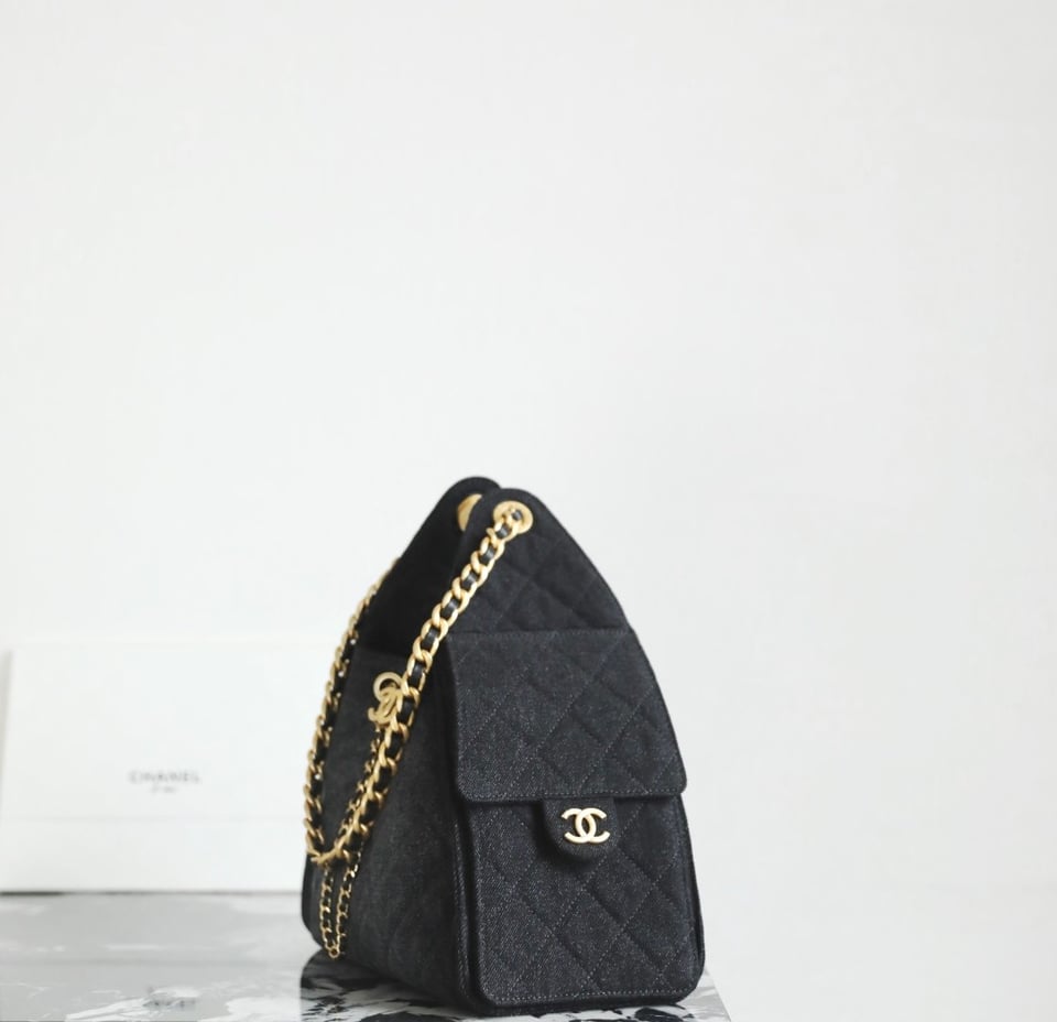 Chanel crossbody bag 25 Small Handbag Washed Denim &amp; Gold-Tone Metal Black 30cm/11.8in view 4