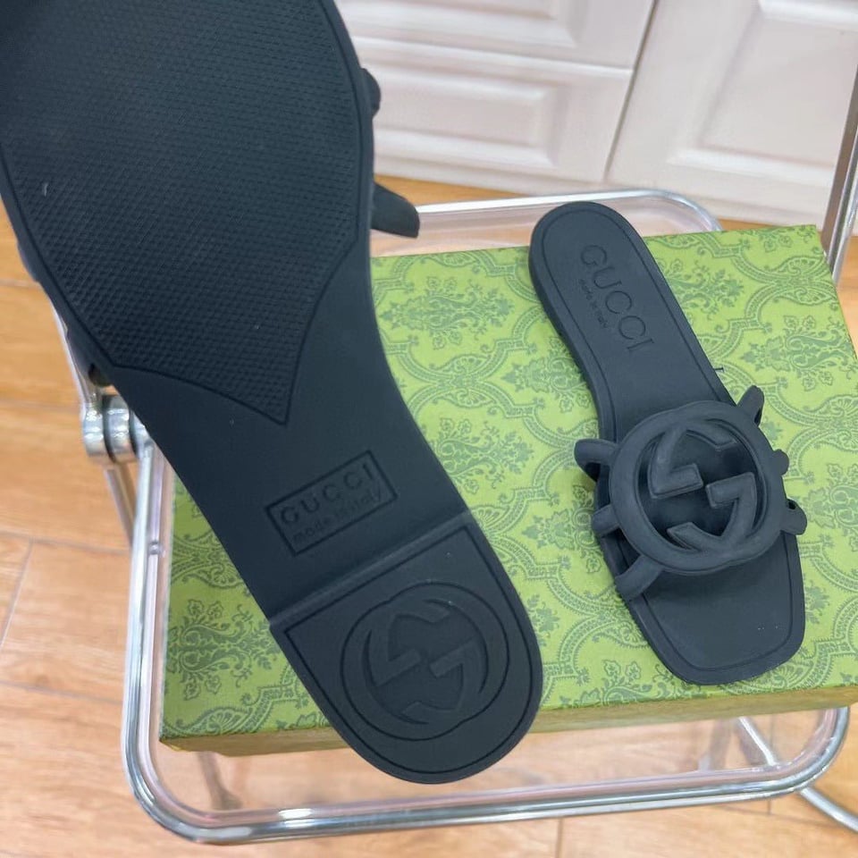 Gucci Women’S Interlocking G Slide Sandal Black ?780307 J8700 1000 view 8