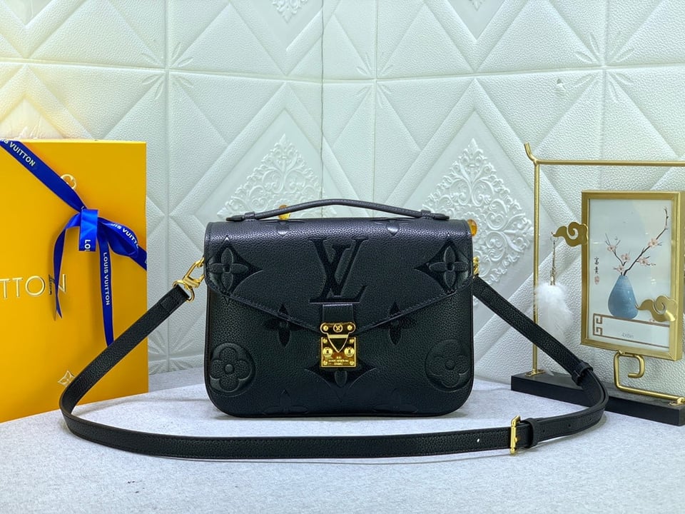 Louis Vuitton Pochette Metis Black 25Cm view 11