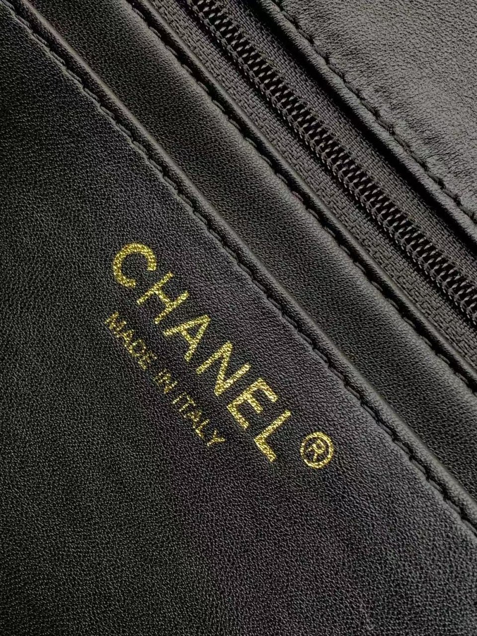 Chanel Small Graphic Frame Flap Bag Black 23cm view 8