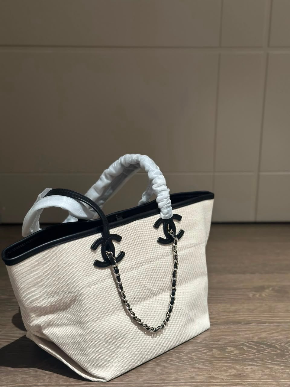 Chanel Small Tote Canvas, Calfskin &amp; Gold-Tone Metal 45cm/17.7in Ecru &amp; Black AS6285 view 8