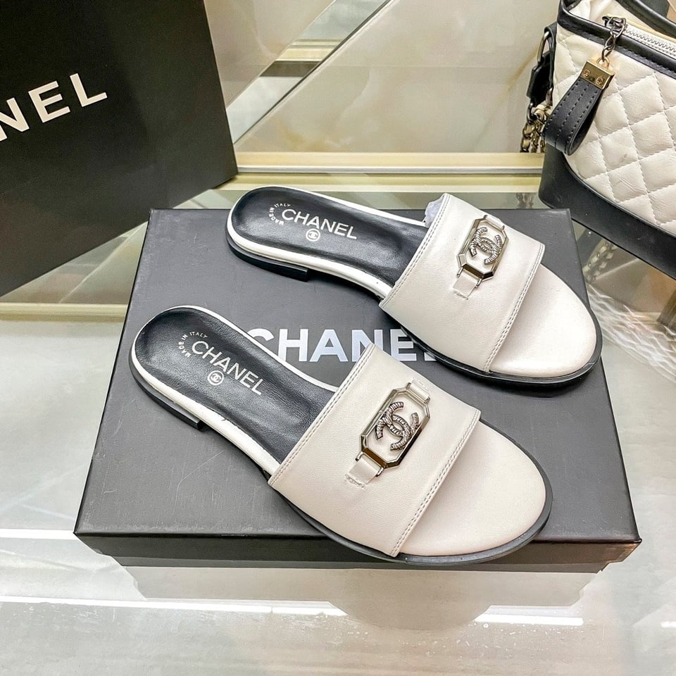 Chanel Slippers With Cc Silver Hardware White view 7