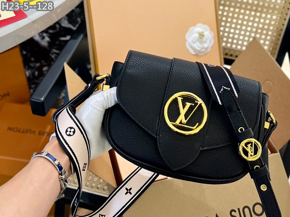 Louis Vuitton Pont 9 Soft Mm Black 25Cm M58967 view 6