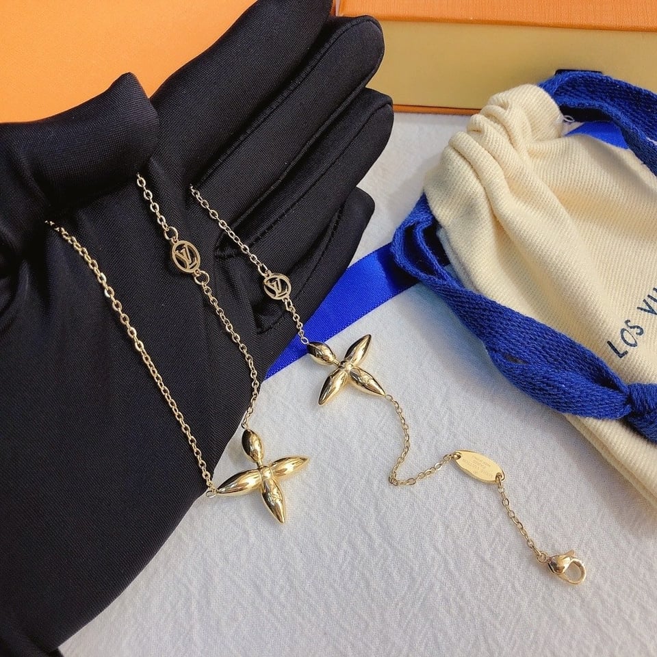 Louis Vuitton Louisette Necklace Gold M00365 view 3