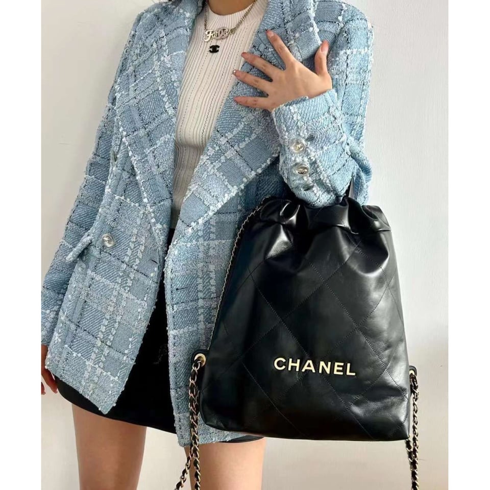 Chanel 22 Backpack in Black Shiny Calfskin 34cm view 4