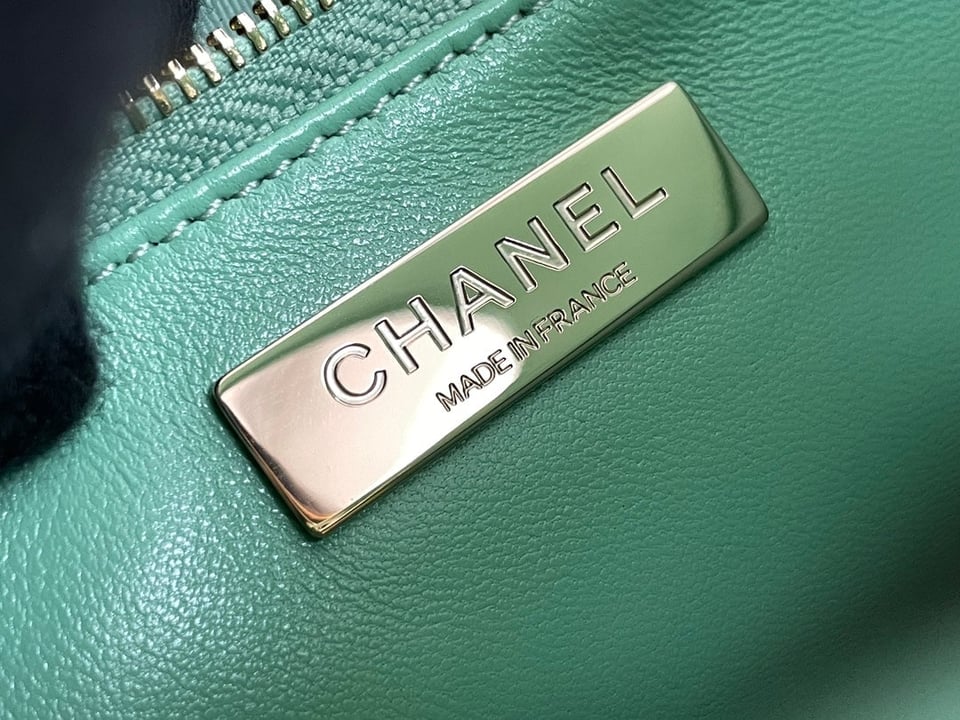 Chanel 24S31 Shopping Bag 30Cm Light Green Lambskin Silver Hardware view 7