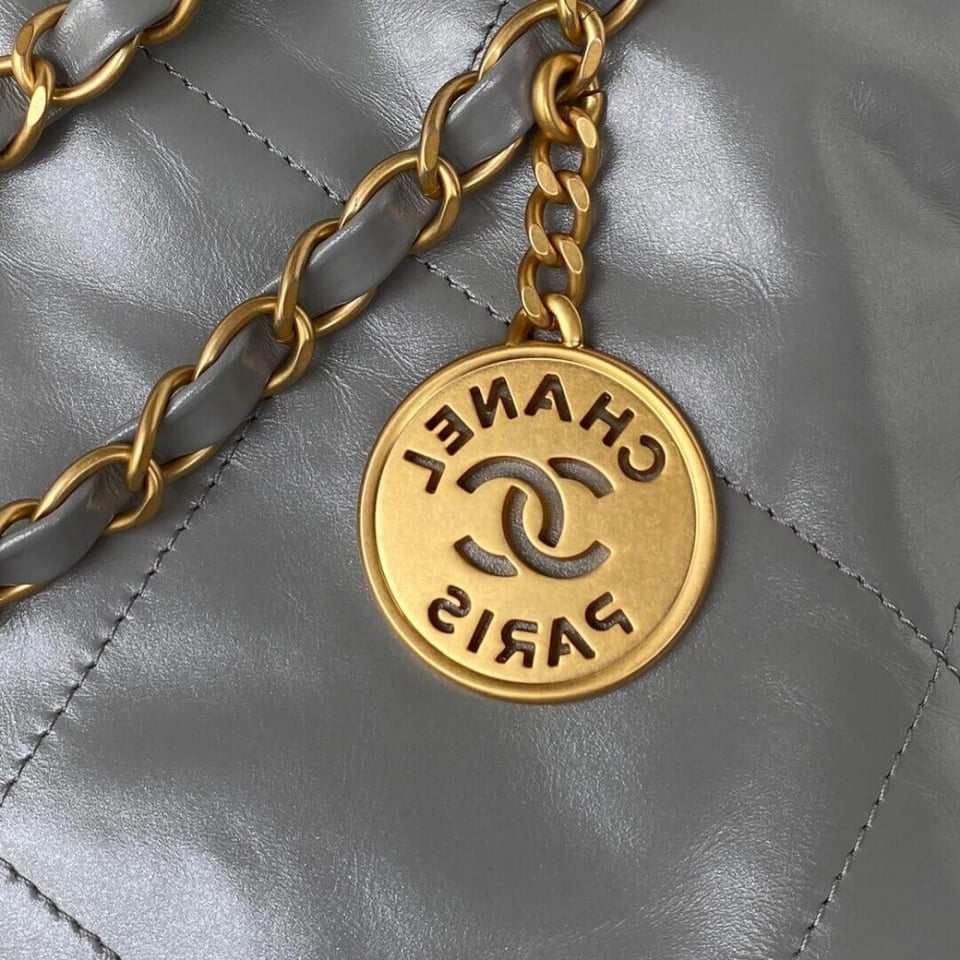 Chanel 22 Small Handbag Shiny Calfskin Grey With logo Gold view 4