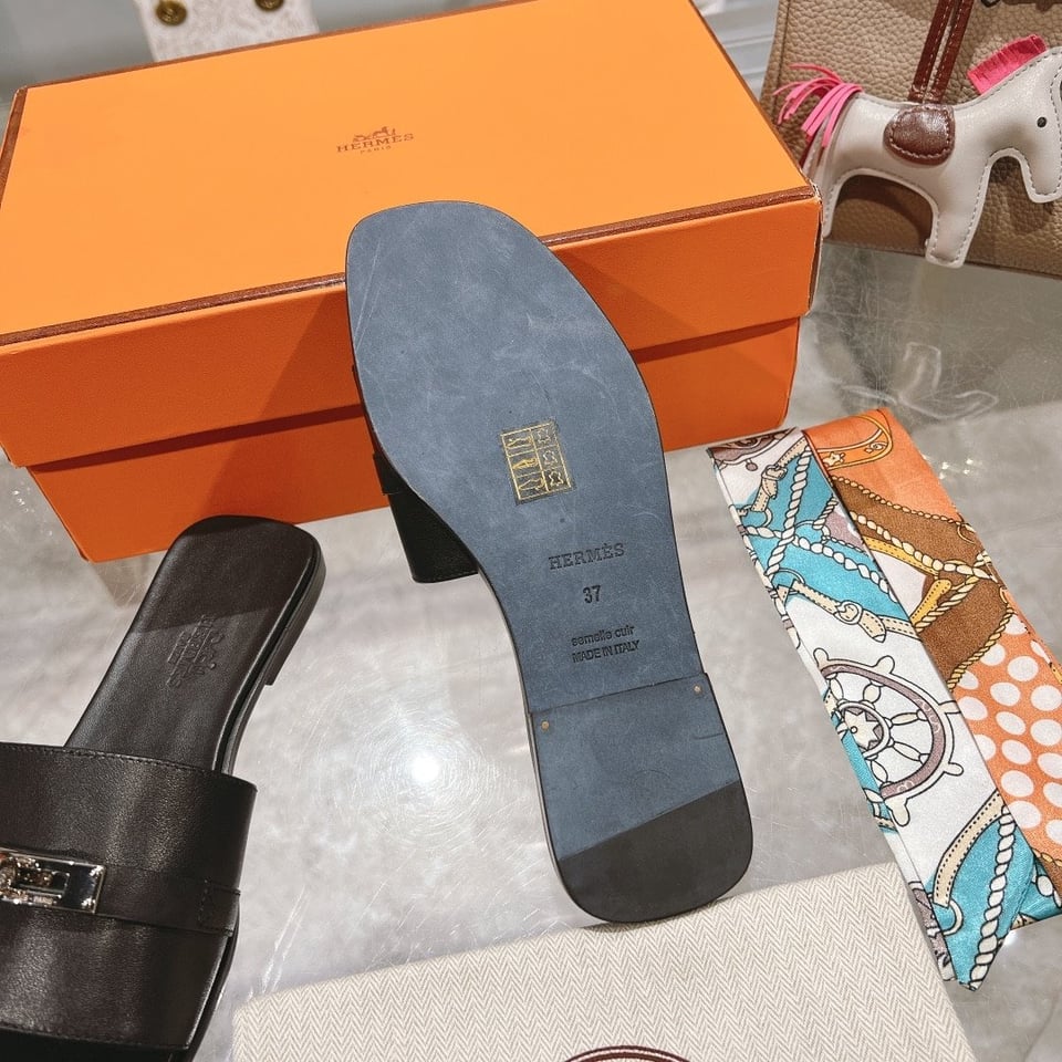 Hermes Giulia Sandal Black H232129Z 02350 view 4