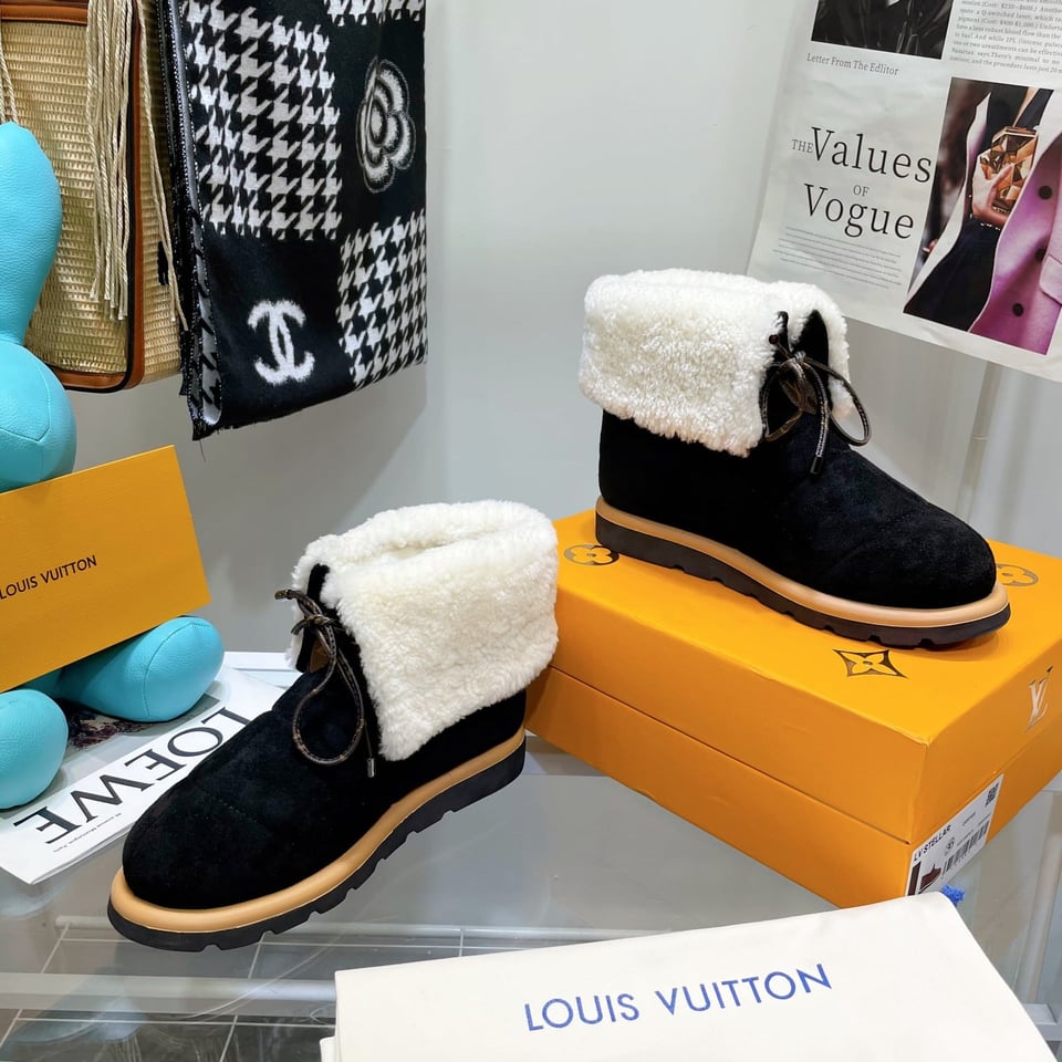 Louis Vuitton Pillow Comfort Ankle Boots Black view 4
