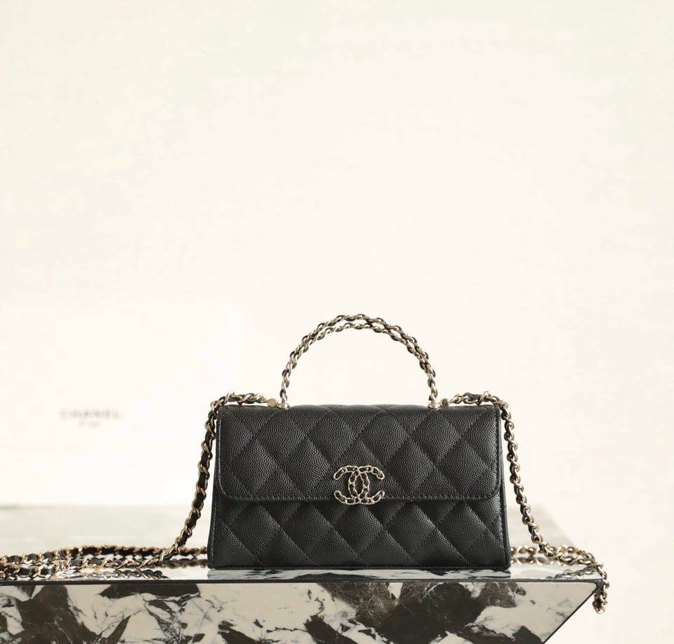 Chanel Caviar Quilted Chain Top Handle Phone Holder With Chain Black 18cm view 4
