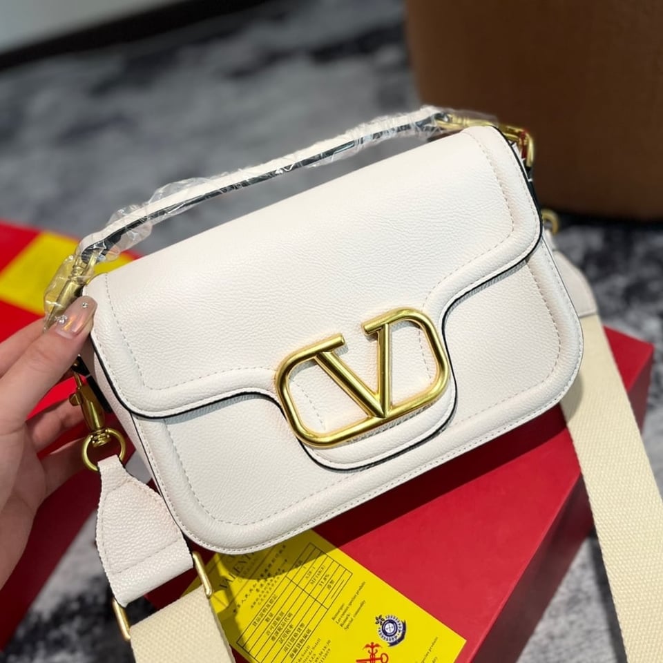 Valentino Garavani Alltime Grainy Calfskin Shoulder Bag White 23Cm 4W2B0N20Imz 098 view 3