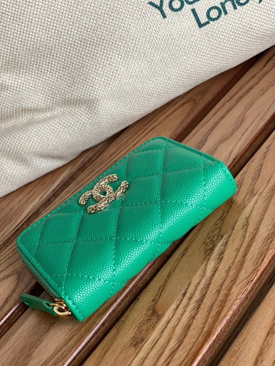 Chanel Zipped Wallet 11Cm Green Caviar Gold Hardware view 4