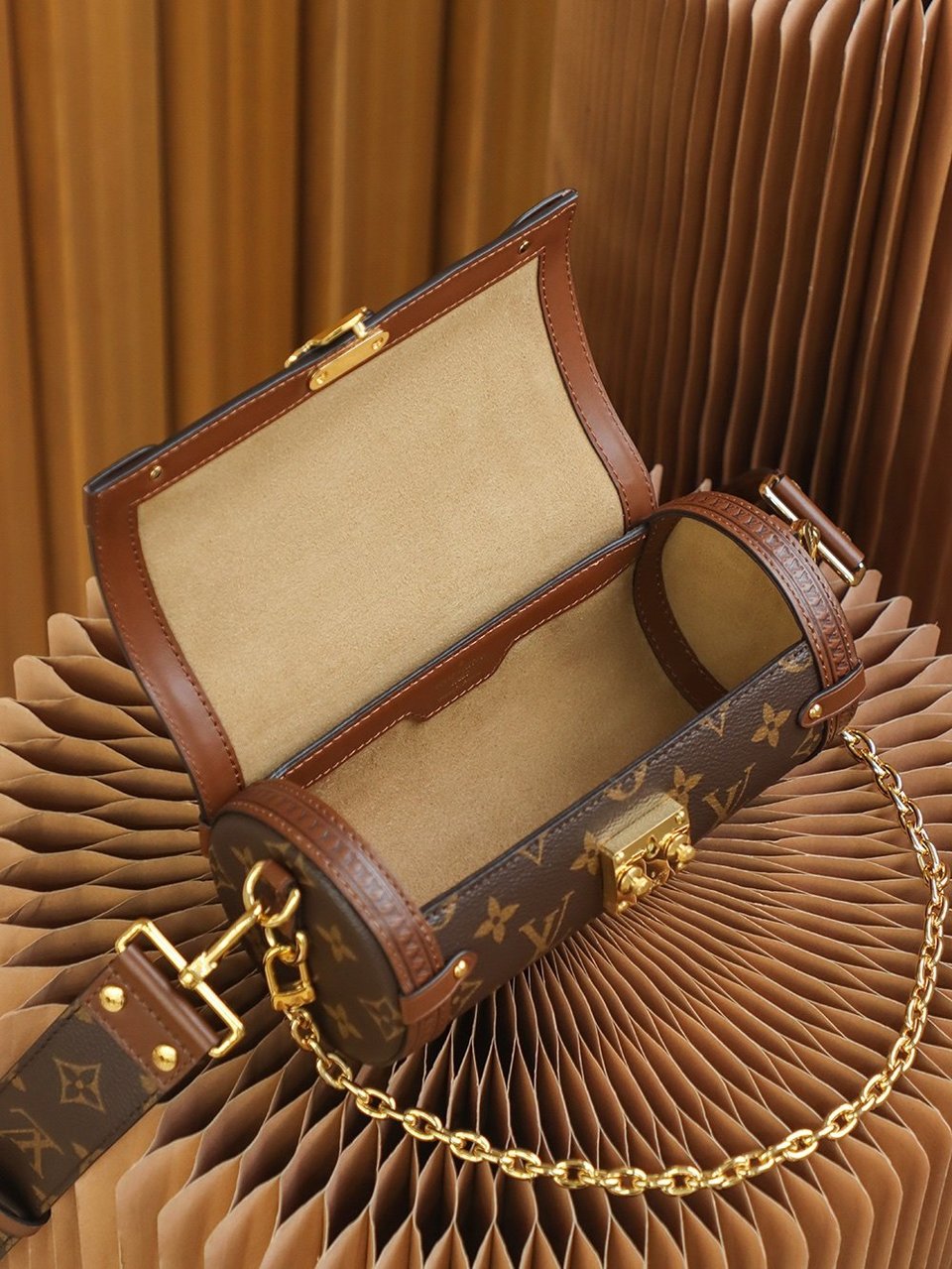 Louis Vuitton Papillon Trunk Monogram M57835 view 8