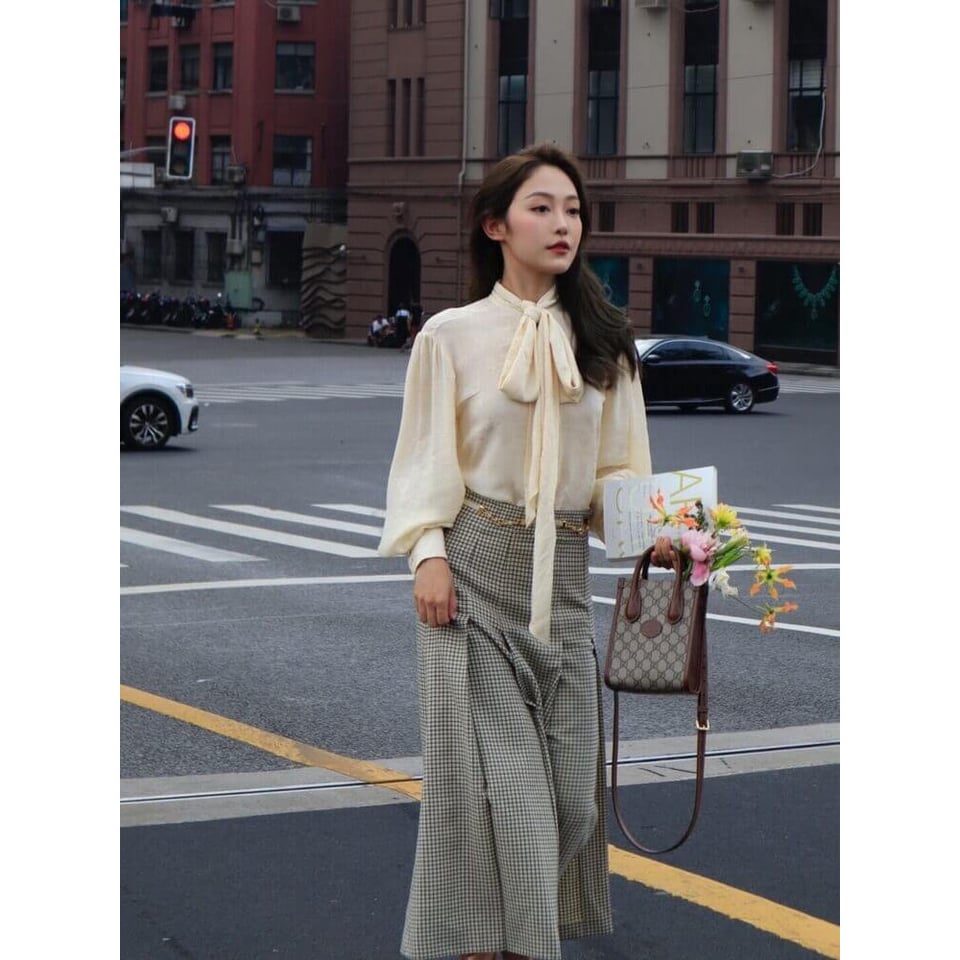 Gucci Mini Tote Bag with Interlocking G in GG Supreme view 3