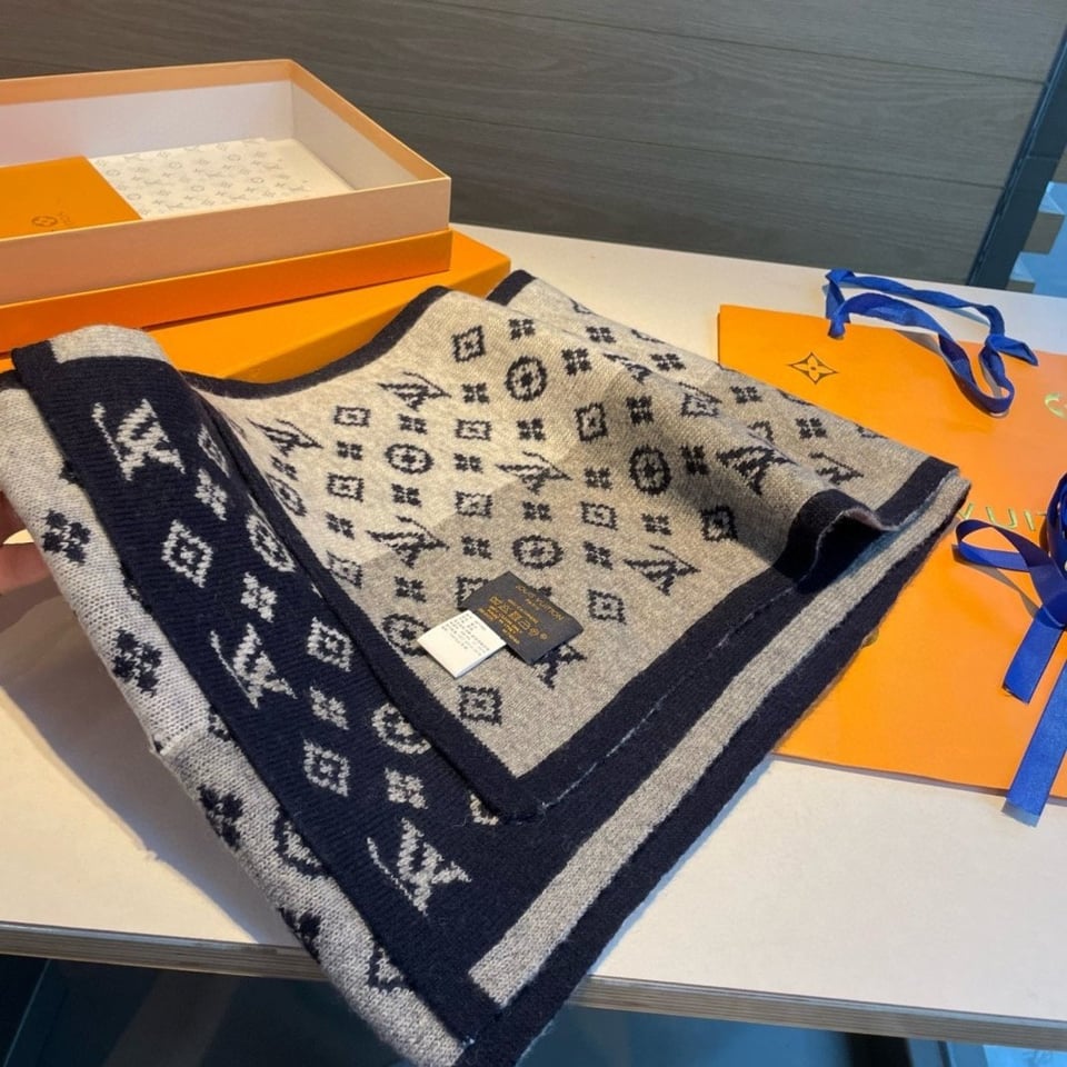 Louis Vuitton Monogram Pattern Allover For Women 180cm view 3
