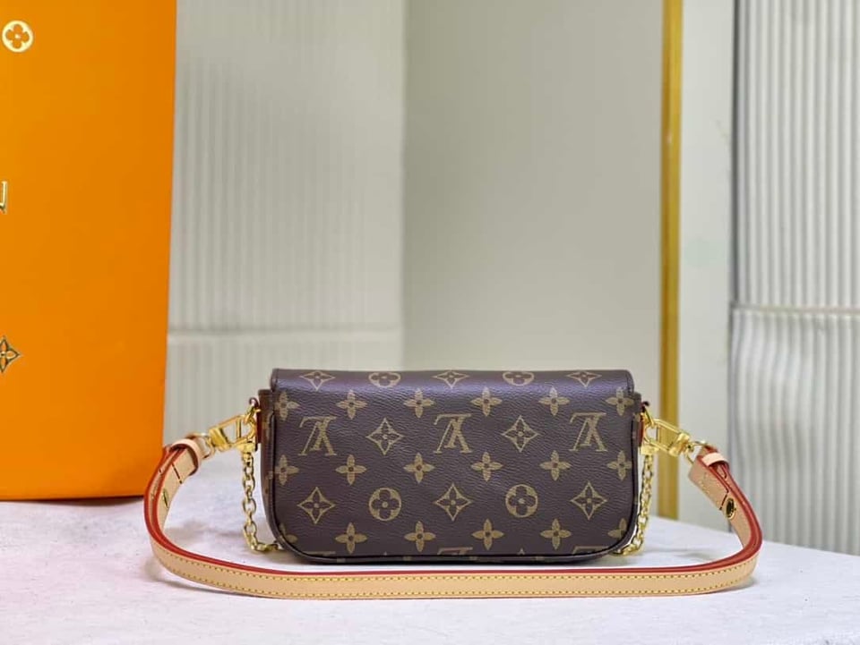Louis Vuitton Ivy Wallet On Chain Bag view 7