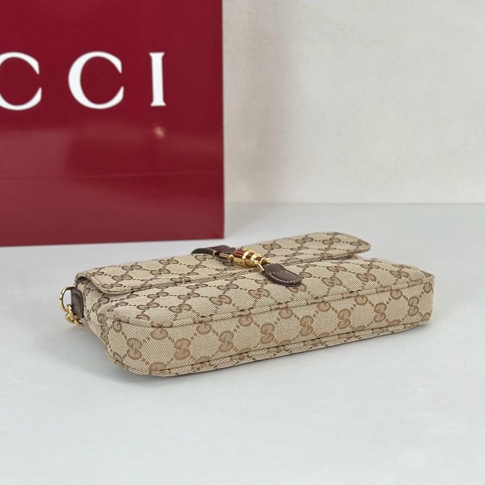 Gucci GG Emblem Medium view 4
