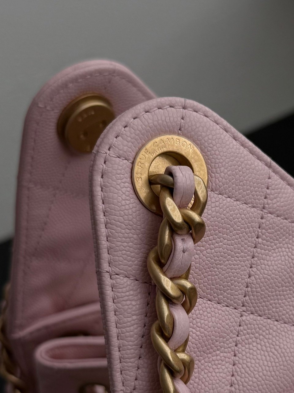Chanel Spring-Summer 2025 Handbag Grained Calfskin &amp; Gold-Tone Metal Pink 30Cm/ 11.8In view 6