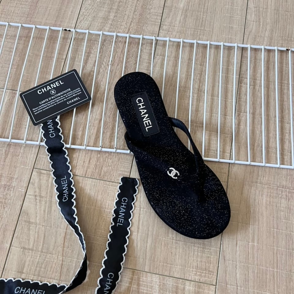 Chanel Thongs Purl Fabric With Silver Cc Logo In Black view 4