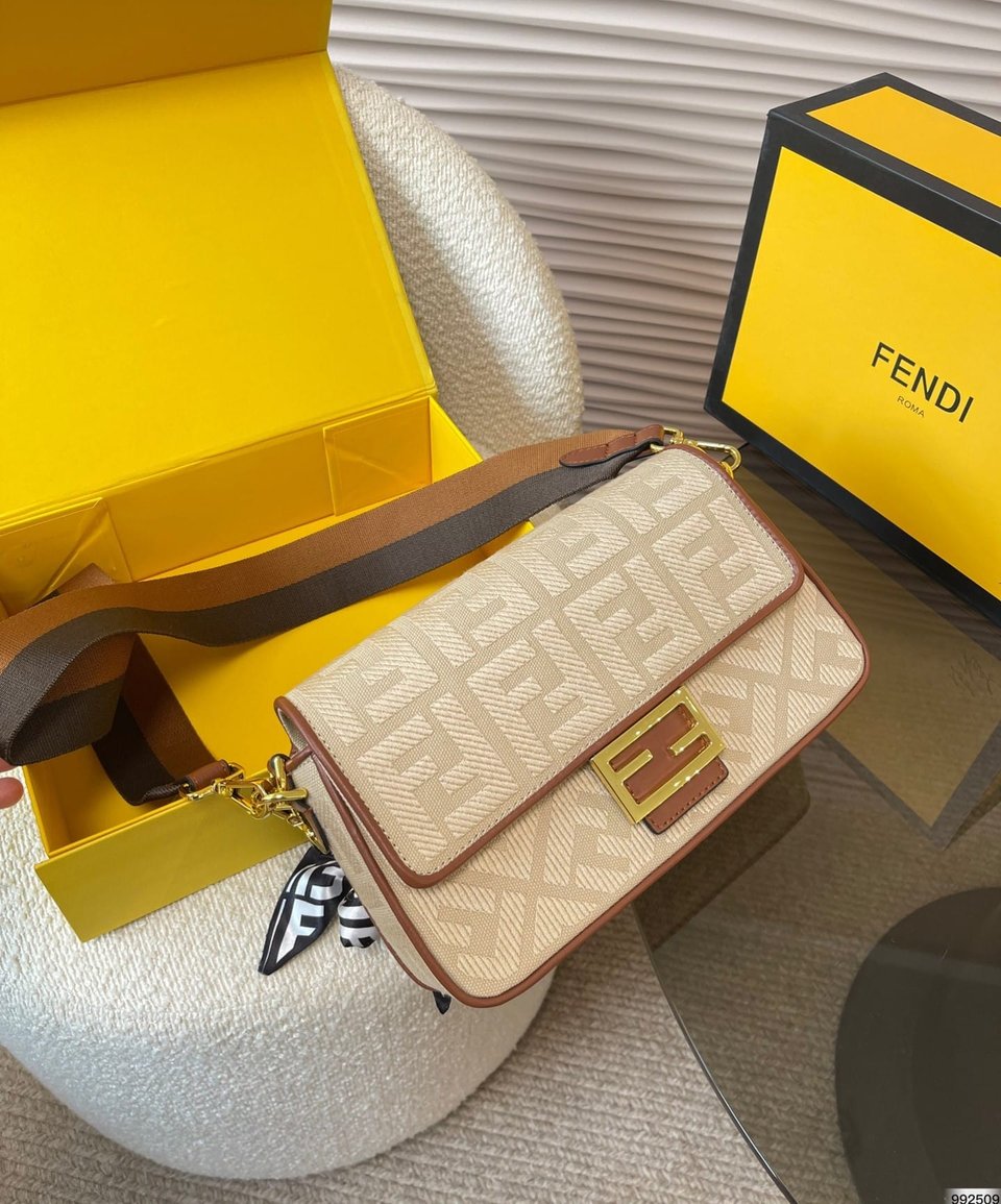 Fendi Baguette Natural Straw Bag With Ff Embroidery 26Cm view 5