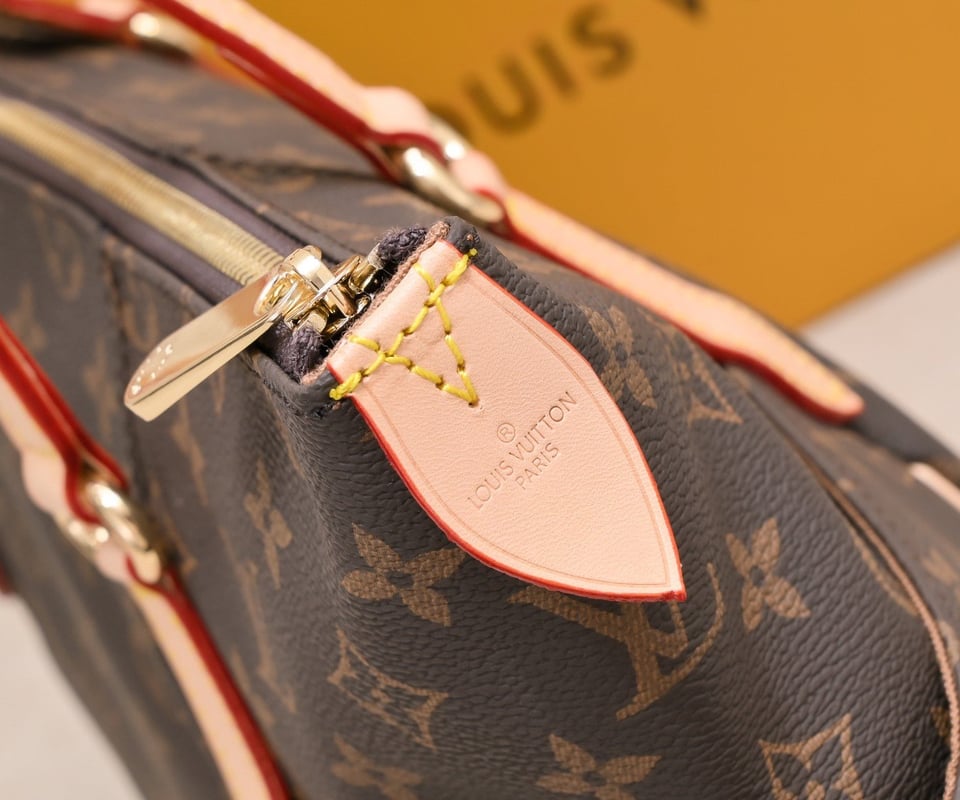 Louis Vuitton Totally Monogram Canvas Mm 43Cm view 3