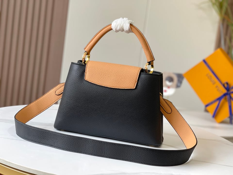 Louis Vuitton Capucines Mm Black 27Cm M59466 view 4