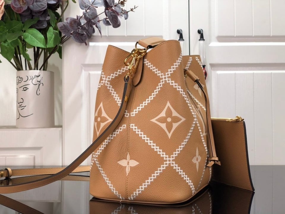 Louis Vuitton N Ono Mm 26Cm Arizona Brown view 4