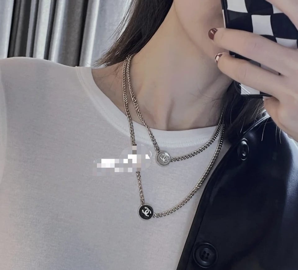 Chanel Logo Cc Necklace In Gold Metal Black Resin view 4