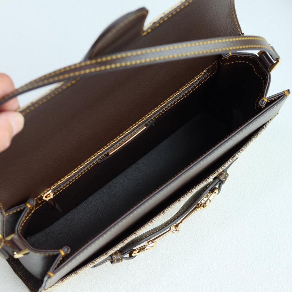 Gucci Horsebit Ristretto Medium Shoulder Bag Brown. view 4