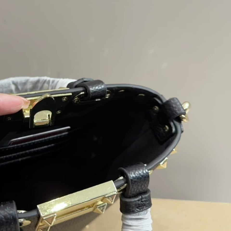 Valentino Rockstud Crossbody Pouch In Grainy Calfskin Black 16Cm 5W2P0W31Vsh 0No view 9