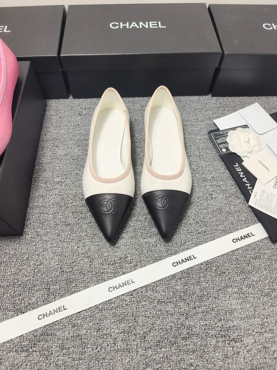 Chanel Pointed-Toe Ballerina Flats / Calfskin &amp; Grosgrain G39786 view 8