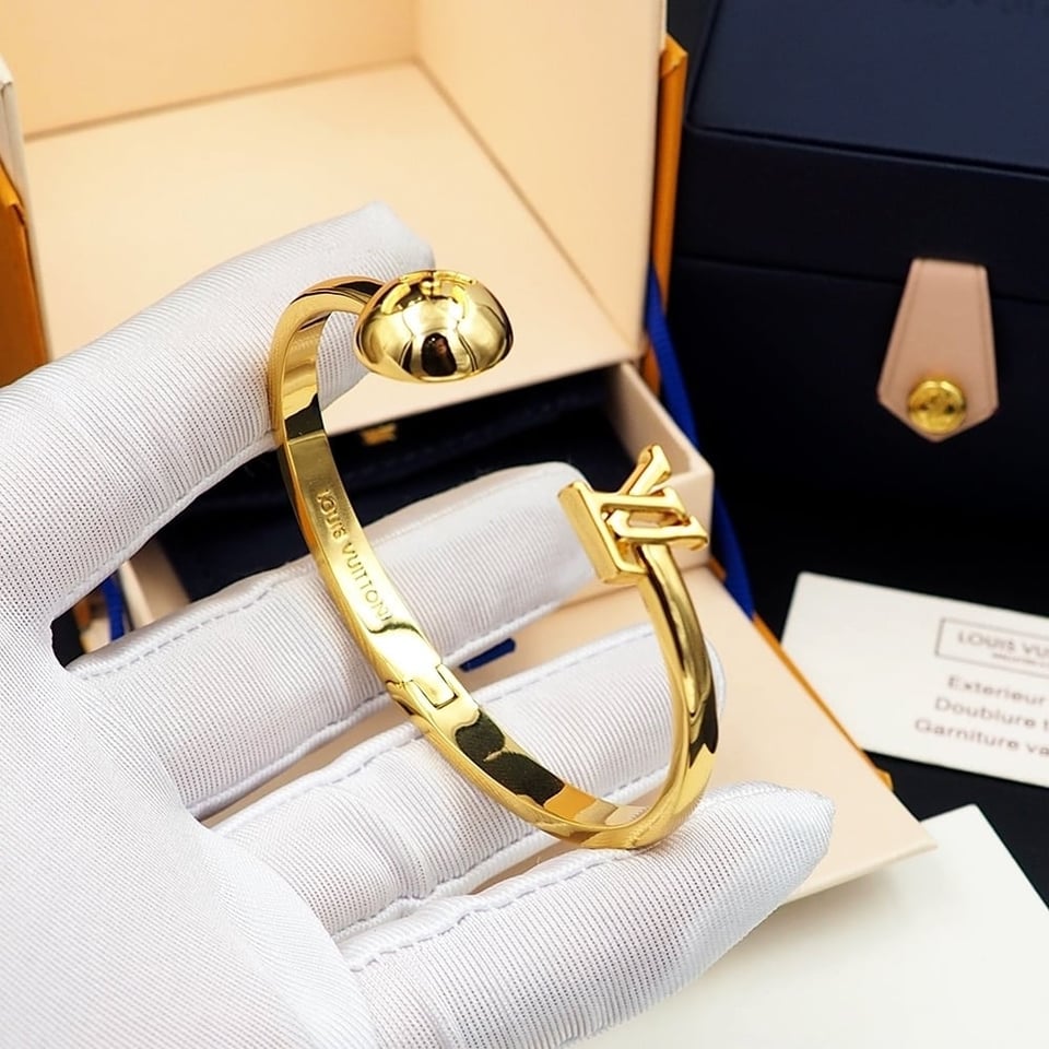 Louis Vuitton Cuff Braclet Gold view 3