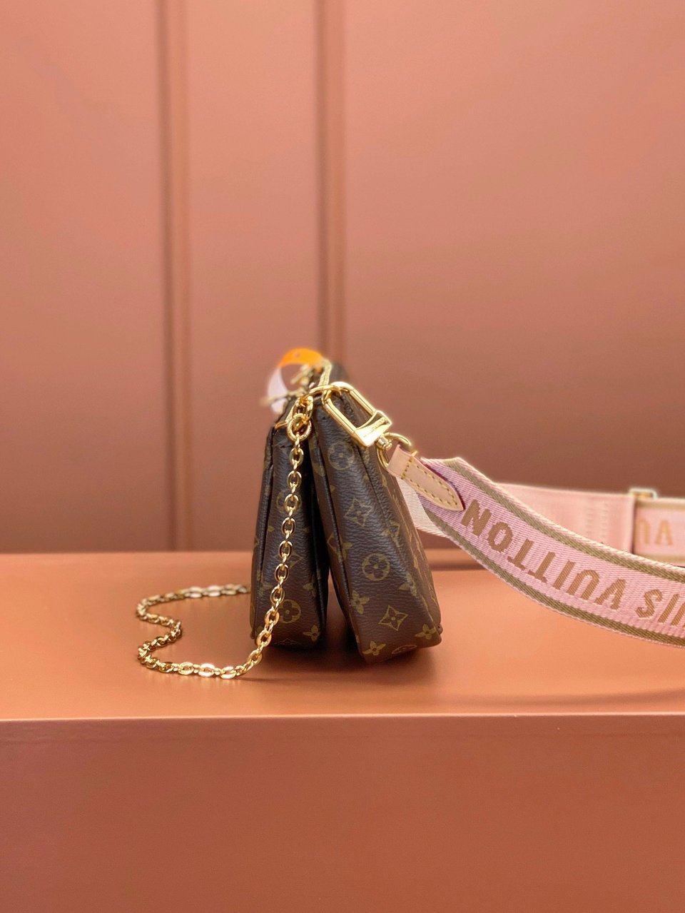Louis Vuitton Multi Pochette Accessoires Pink 24Cm M44840 view 12