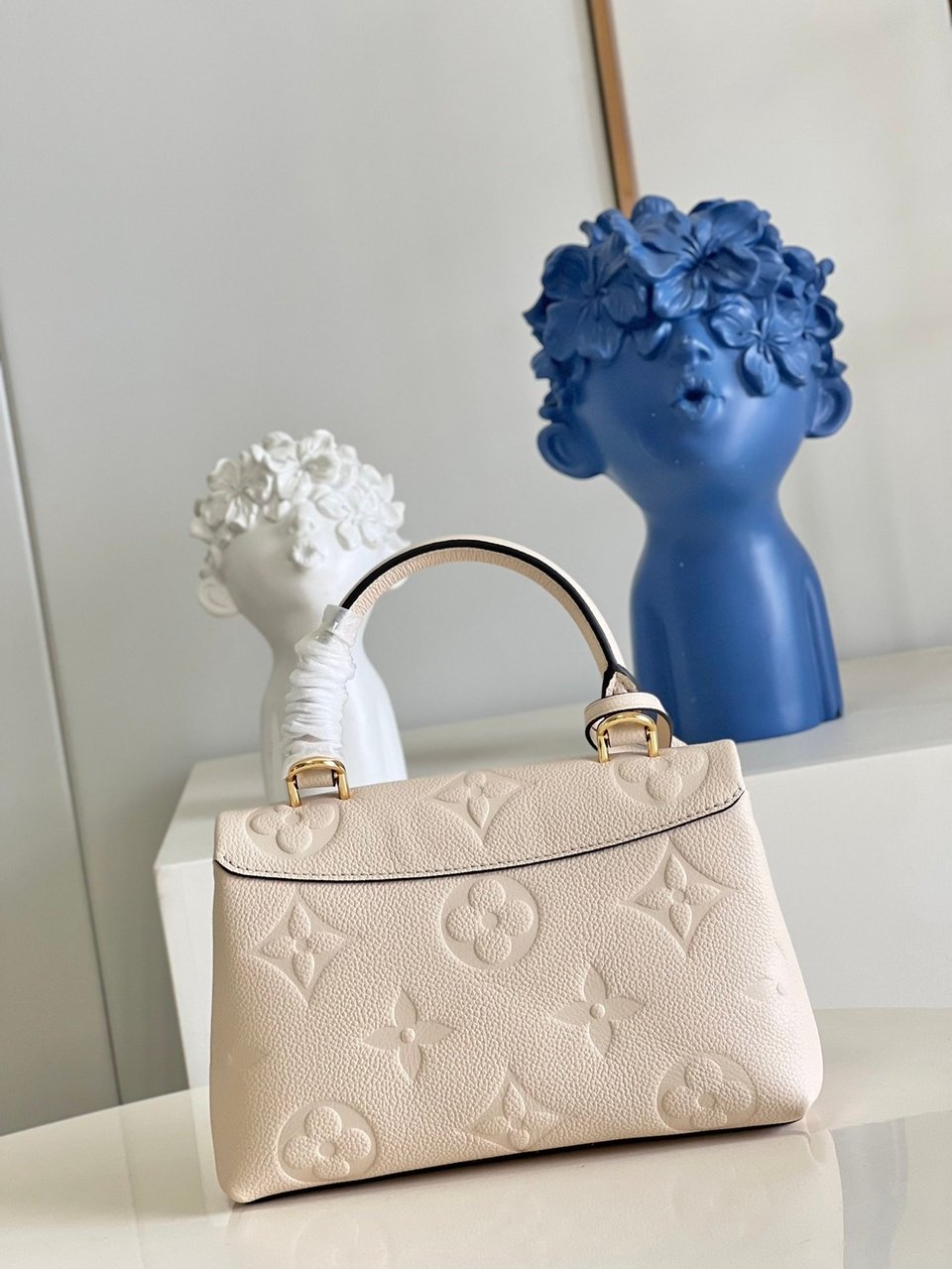 Louis Vuitton Madeleine Bb Cream Beige 24Cm M46008 view 7