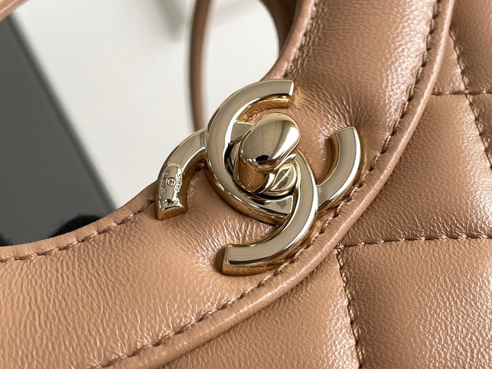 Chanel 24S31 Shopping Bag 22Cm Brown Lambskin Gold Hardware view 8