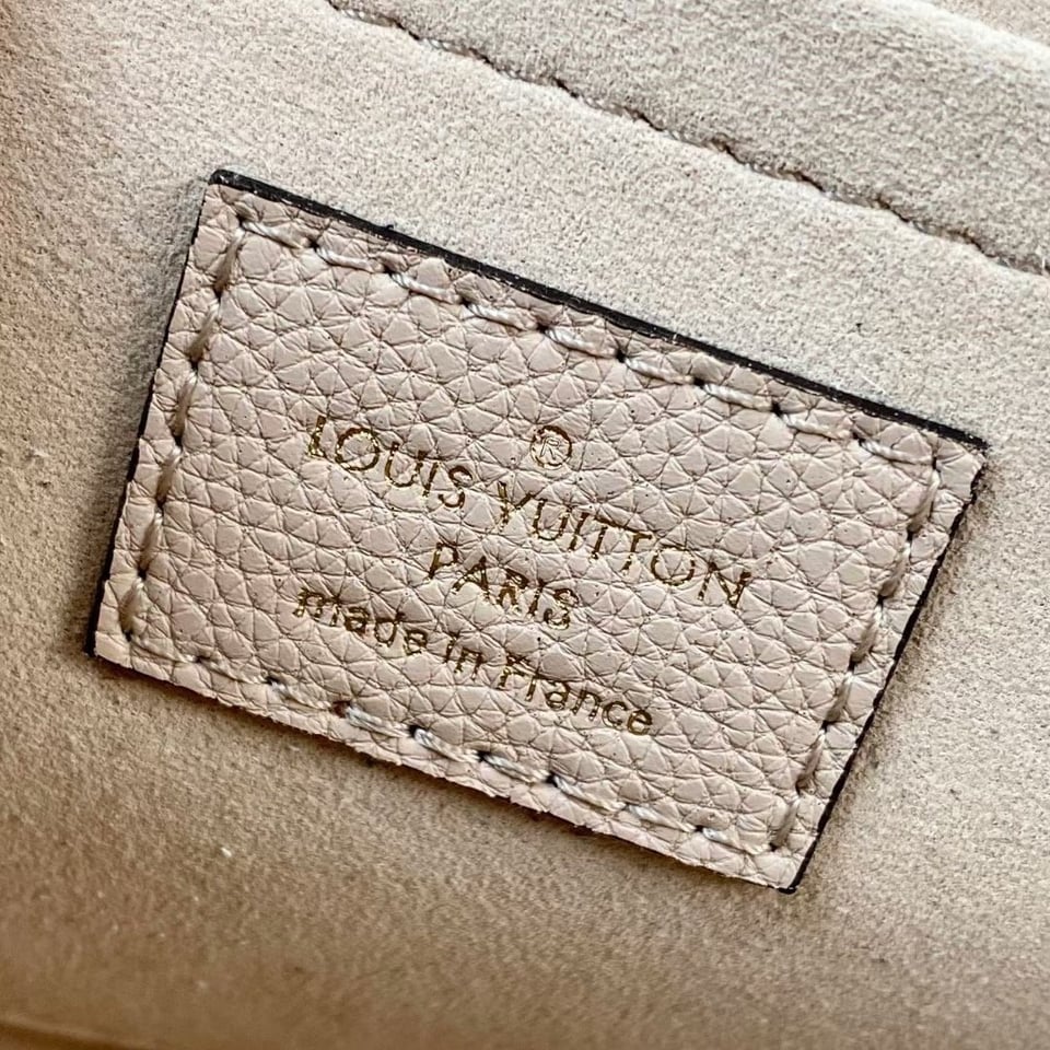 Louis Vuitton Lockme Tender 19Cm Greige M58554 view 10