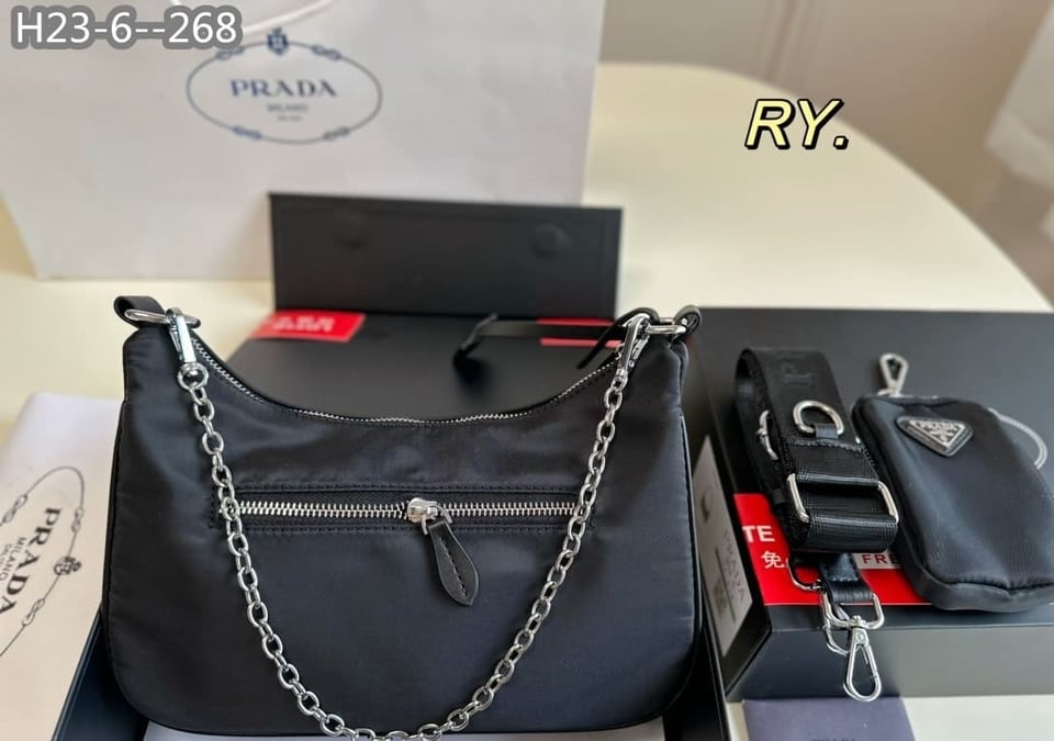 Prada Re Edition 2005 Re Nylon Bag Black 26Cm view 6